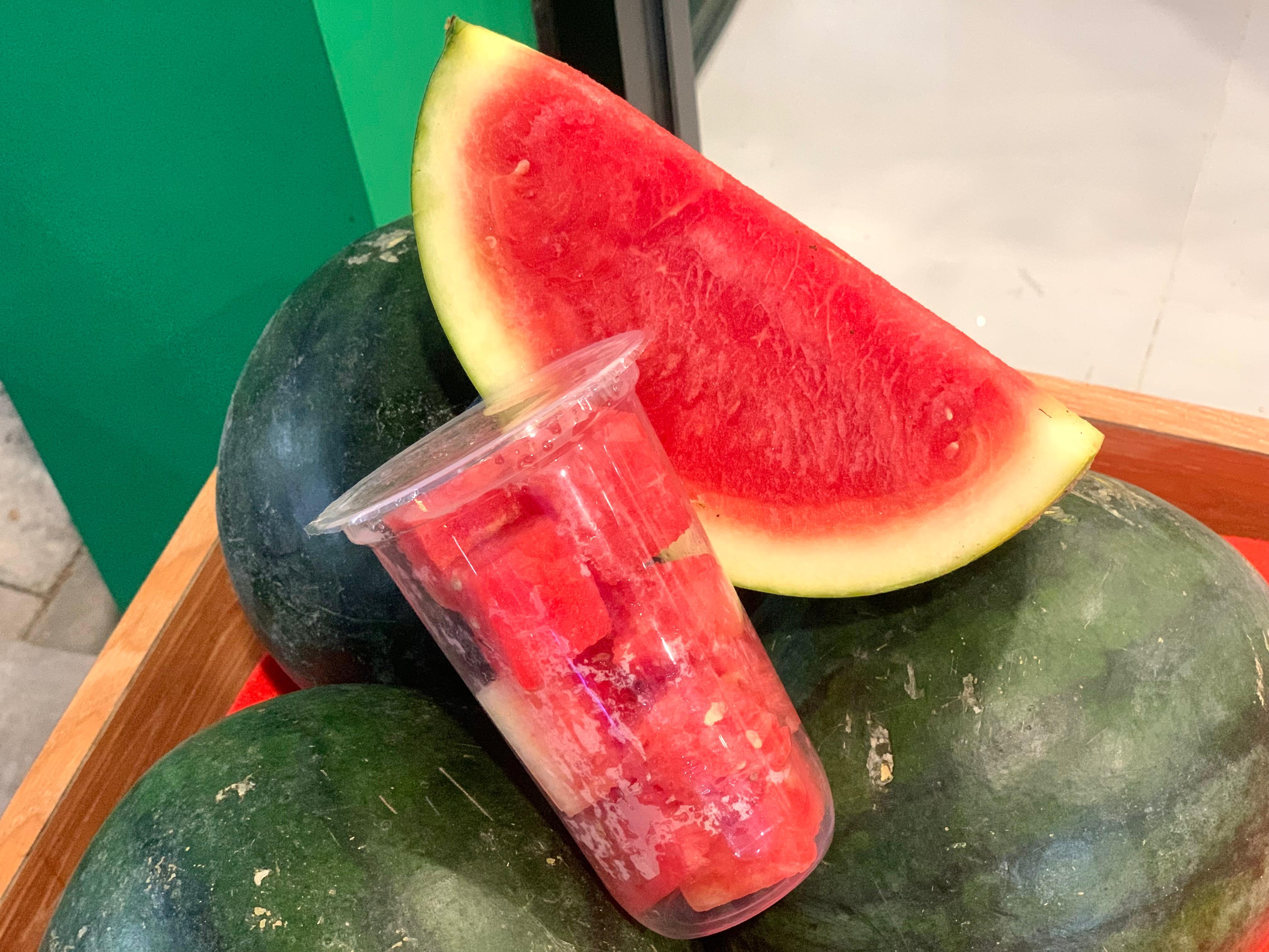 BUAH KUPAS POTONG Semangka