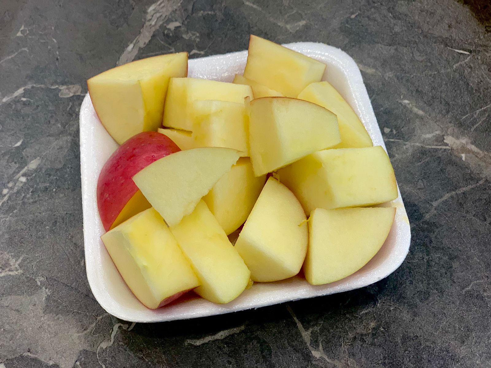 BUAH KUPAS POTONG Apel Fuji